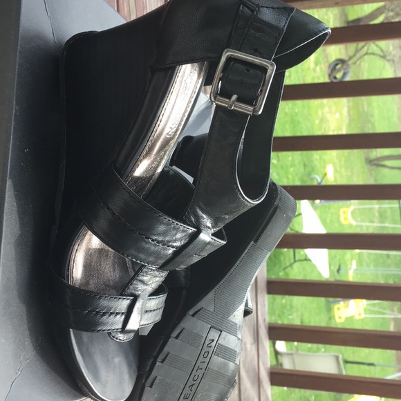 Kenneth Cole Reaction sandals size 7 - Picture 7 of 7